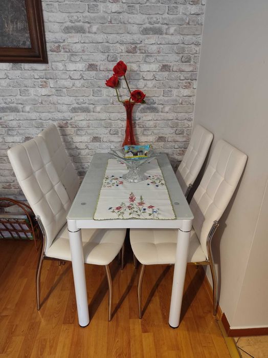 Biały szklany Stół ( bez krzeseł)