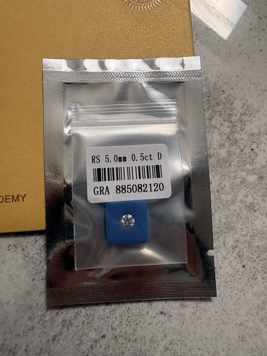 Diament moissenit  0.5 ct