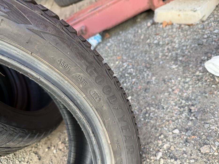 245/45/17 комплект Goodyear