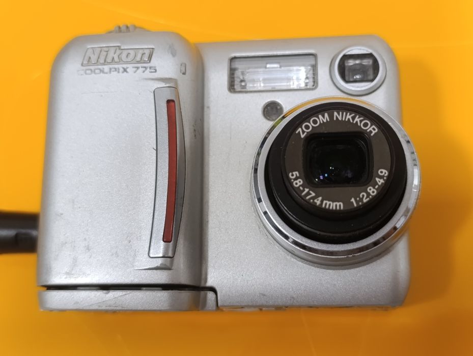 Aparat cyfrowy kompaktowy Nikon Coolpix 775, retro vintage 99% OK
