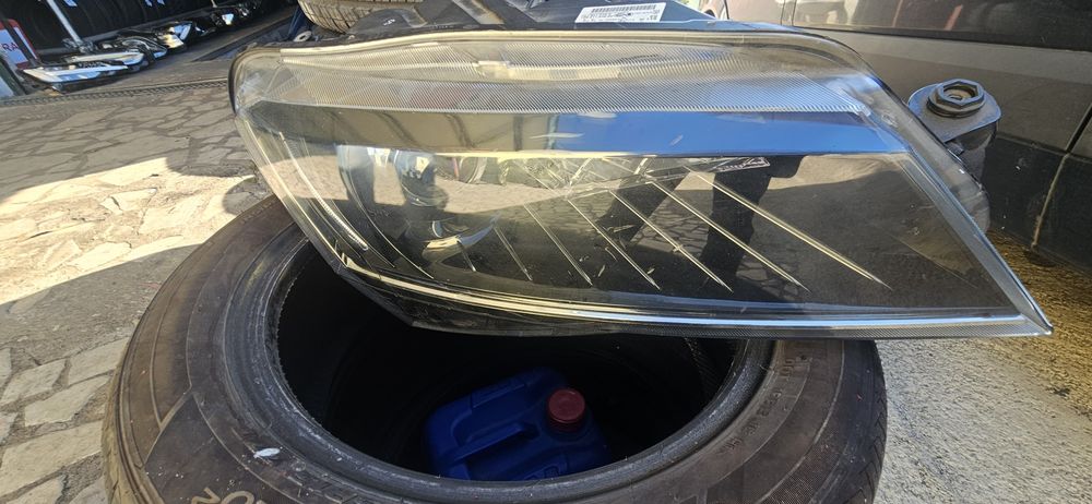 Farol skoda superb 3
