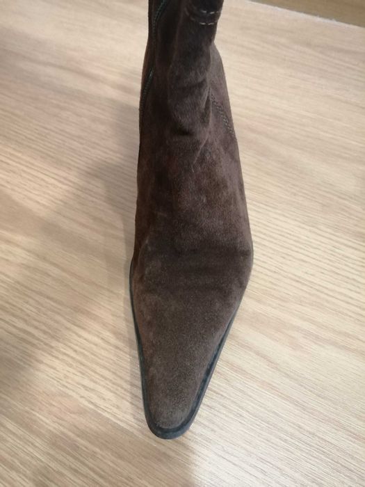 Botas cano alto camurça castanhas