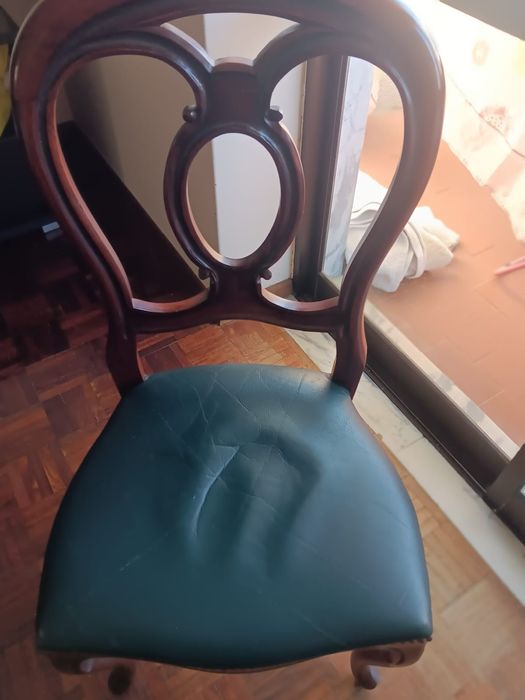 Mesa com 8 cadeiras