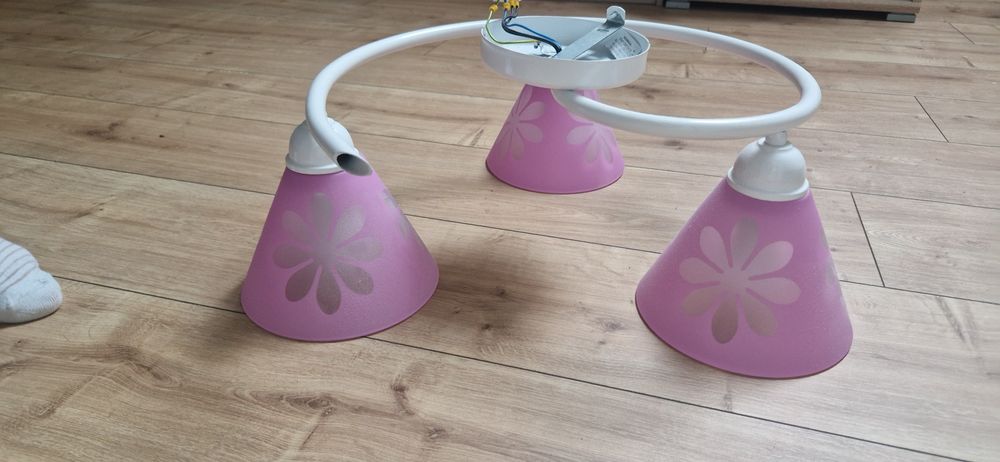 Lampa sufitowa różowa
