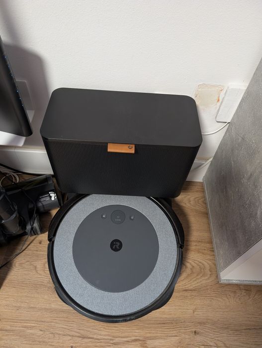 Robô aspirador Roomba IROBOT I5+