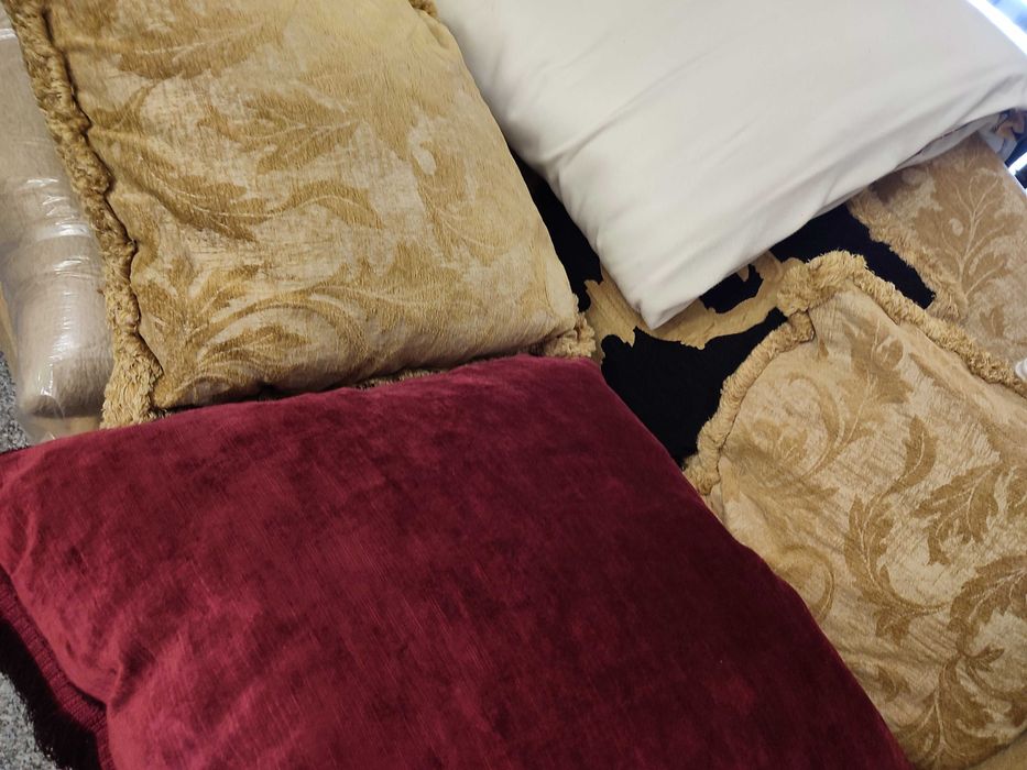 Almofada em veludo de cristal grená e franjas - NOVO