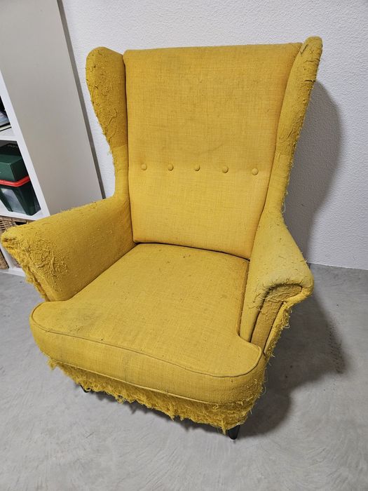 Poltrona/Sofá amarelo STRANDMON IKEA