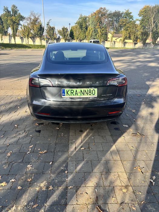 Tesla Model 3 na sprzedaż