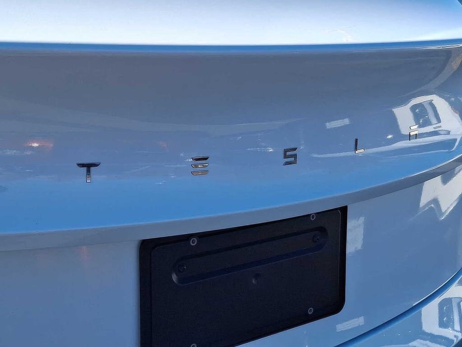 Tesla Model 3      2024