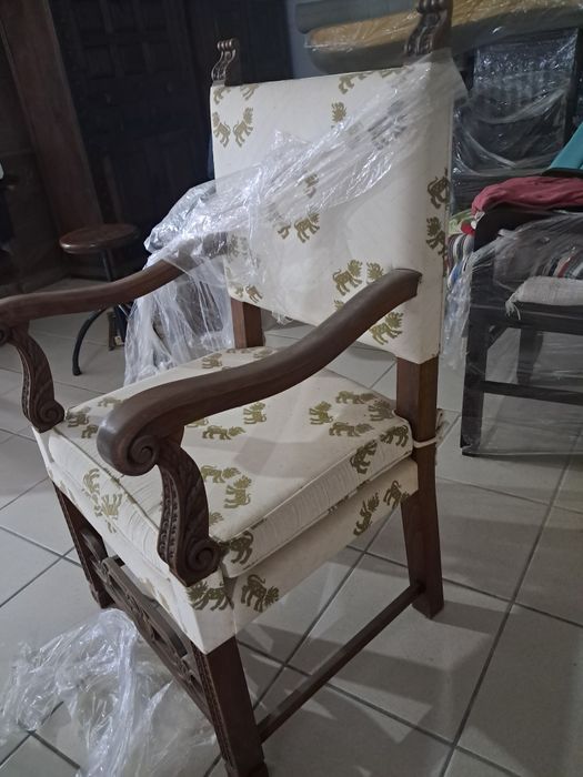 Cadeirão estofado