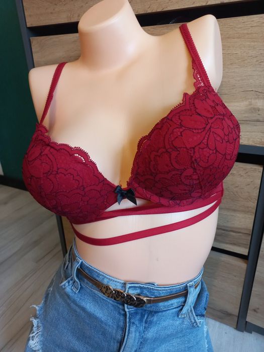 Biustonosz czerwony 75B