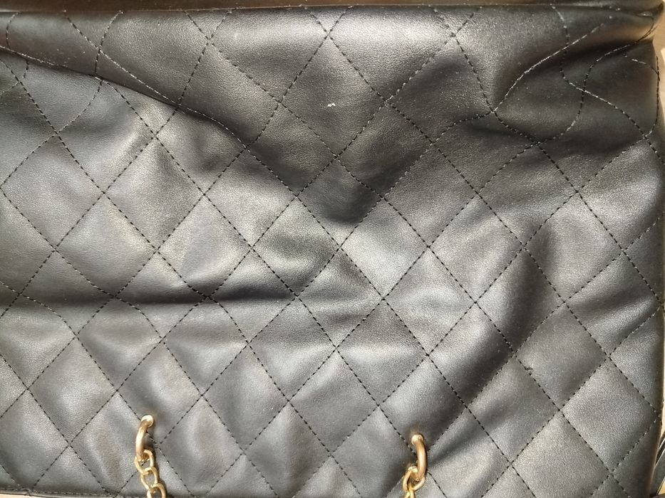 Czarna pikowana torebka typu shopper