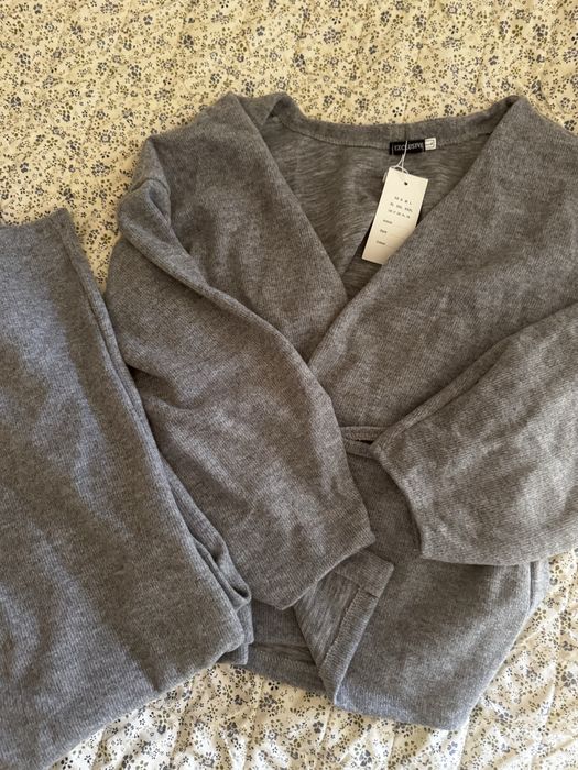 Костюм сірого кольору новий