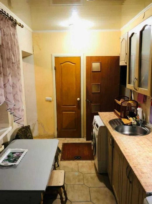 Продаж великої 1/2 частини будинку в самому центрі біля "Сонячного парку"