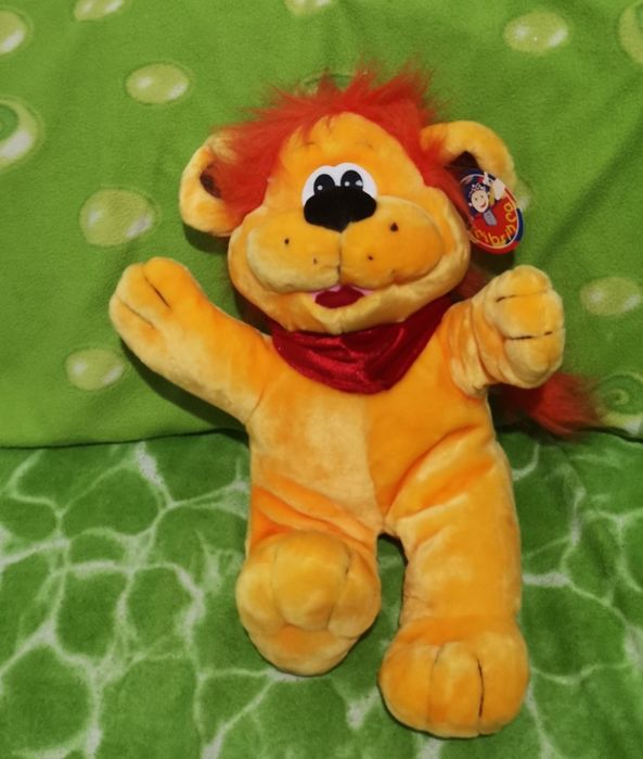 leão de peluche para crianças