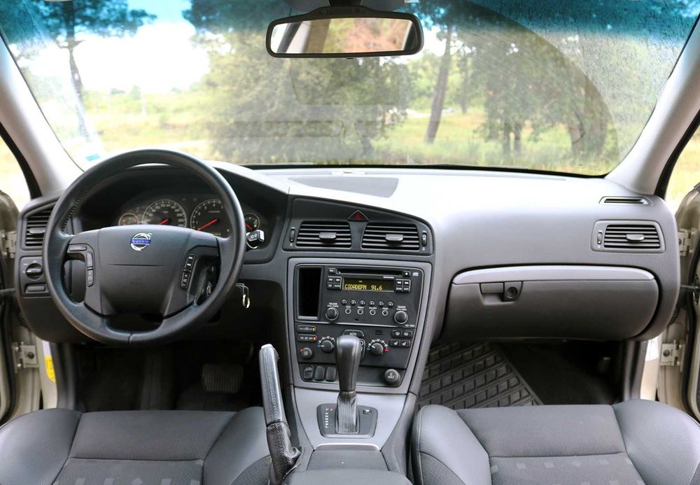 Volvo V70  2.4i (5 Cil.) Aut. **Irrepreensível**