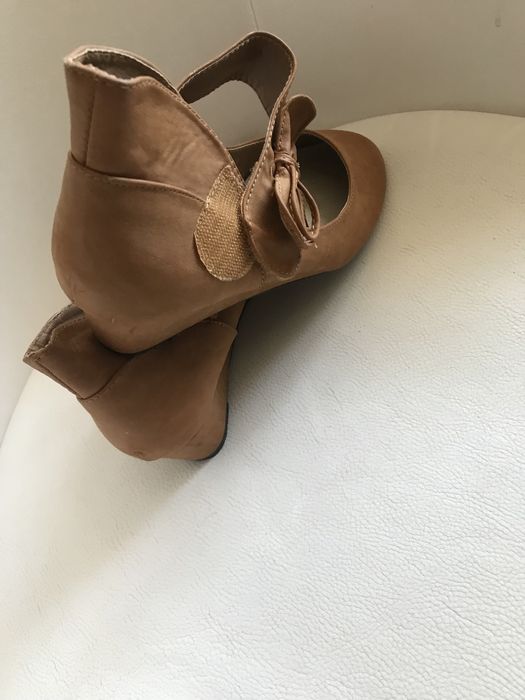 Buty na koturnie CHC Schoes ze skóry r. 40/26,5