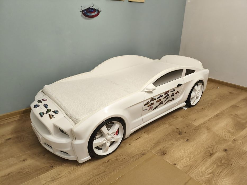 Łóżko samochód materac