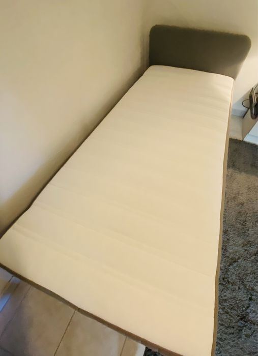 Cama solteiro cinza em excelente estado