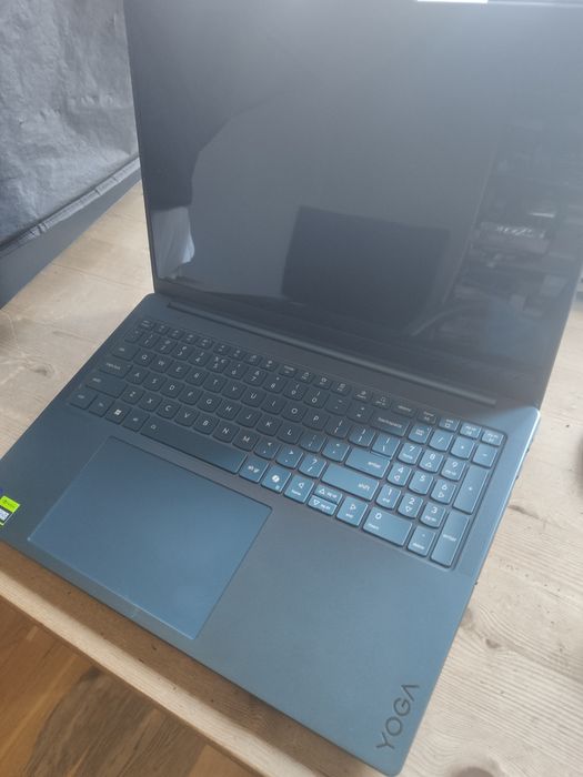 Laptop Lenovo yoga 9i gen 10 aura edition (Tandem OLED)