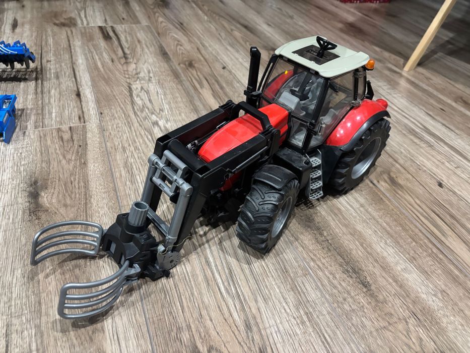 Traktor zdalnie sterowany Claas Axion pilot