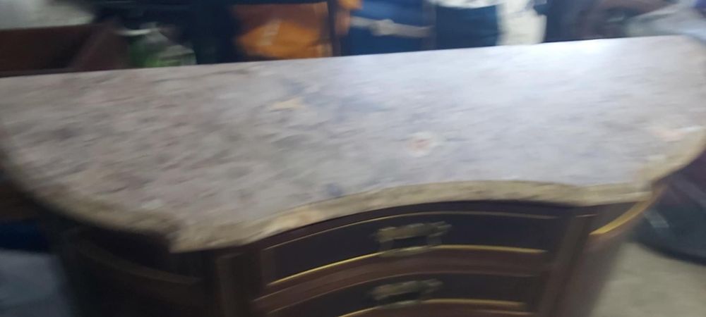 Móvel com pedra mármore
