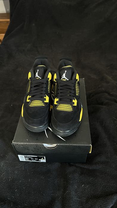 Jordan 4 Thunder (GS) 38