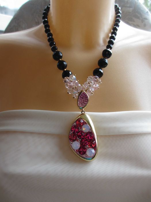 Колье с подвеской