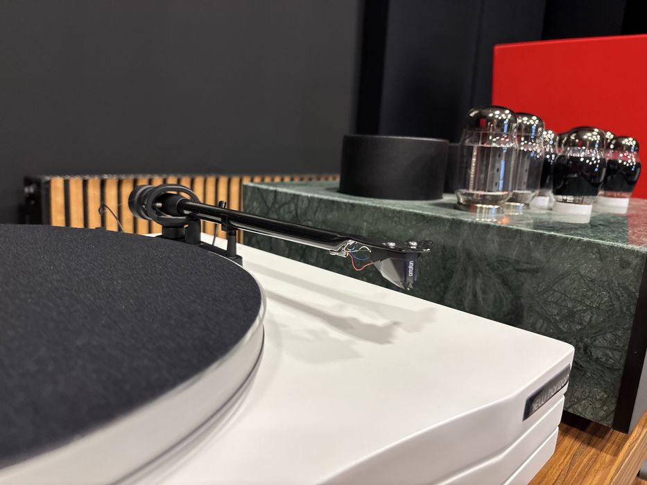 Gramofon New Horizon 203 + Ortofon 2M Silver