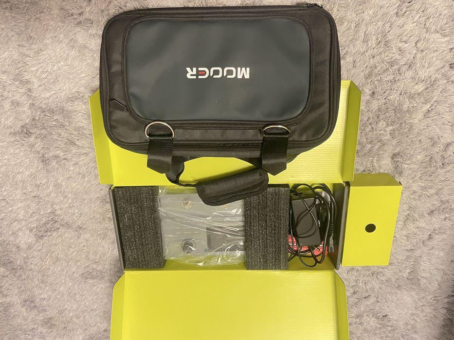 Multiefekt gitarowy Mooer GE 200 + pokrowiec