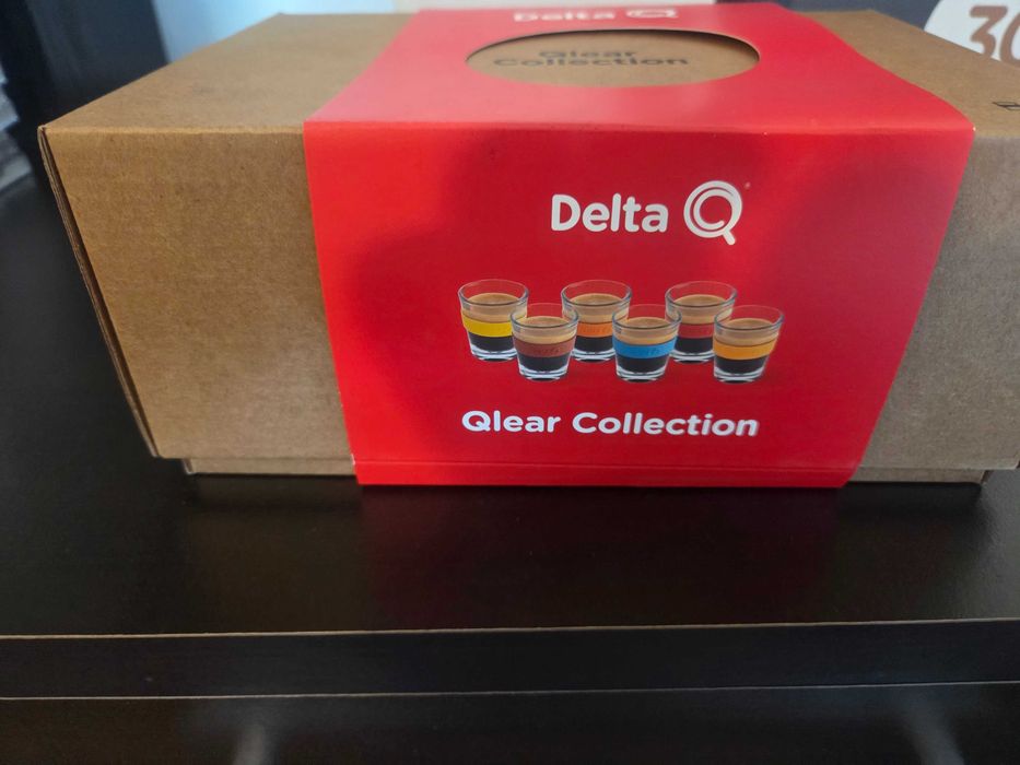 Máquina café Delta Q Quick c/ oferta conj. copos