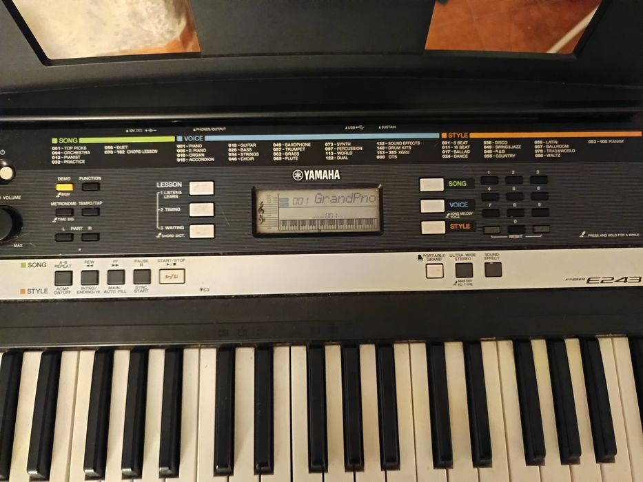 Teclado PSR-E243 Yamaha