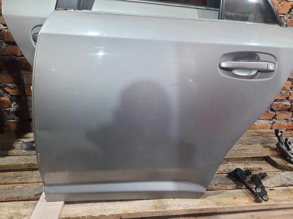 Задня ліва дверка двері дверь Тойота Авенсіс т27 універсал