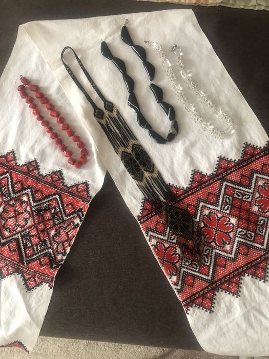 Коралі з натурального каменю