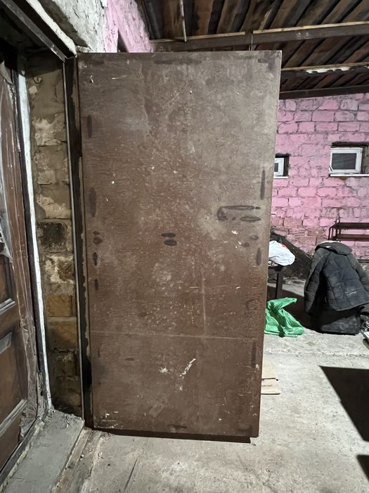 Продам 2 двери металл лист