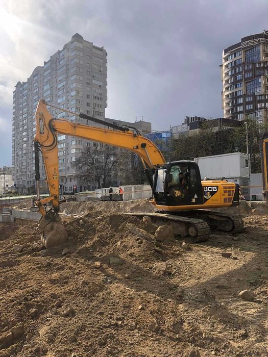 Оренда гусеничного повноповоротного екскаватора