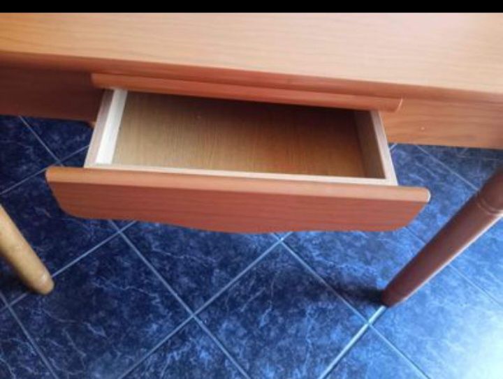 Conjunto mesa e cadeiras