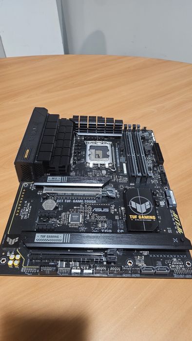 Motherboard ASUS TUF Gaming B760-Plus WiFi D4 + Opção de CPU (i5-13600KF ou i5-14600KF)