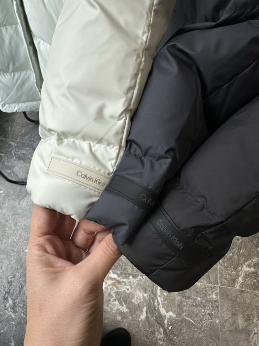 В наявності пуховики calvin klein