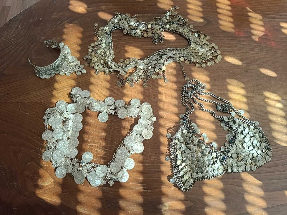 Cintos e adereços, bengalas e asas isis para dança oriental