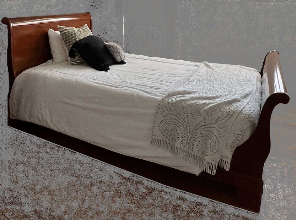 Cama de estllo colonial