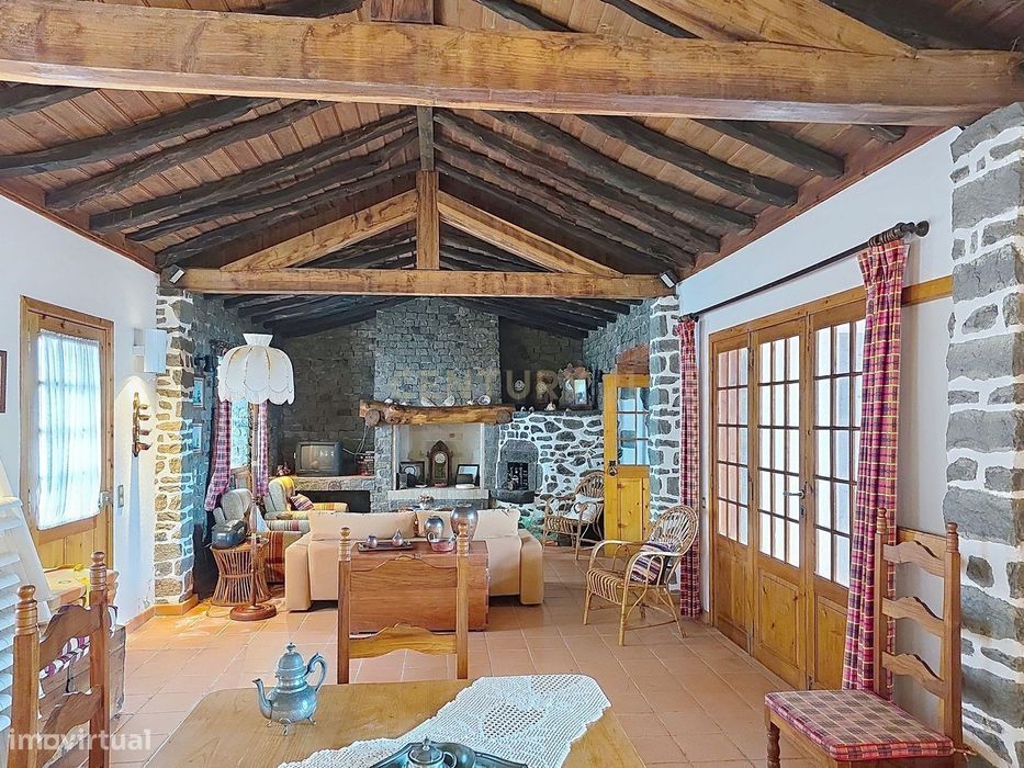 Acolhedora Moradia Rústica T3+1 na Fajã Grande, Ilha das Flores