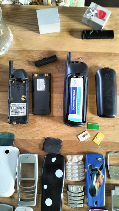 Części do starych telefonów Nokia i Motorola