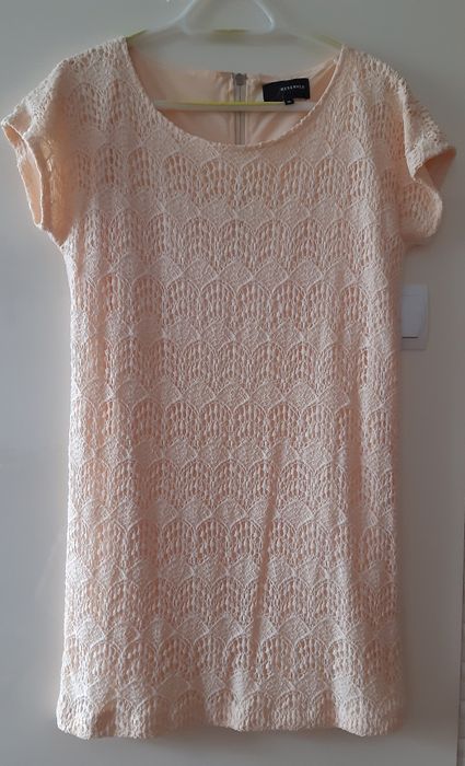 Morelowa sukienka Reserved