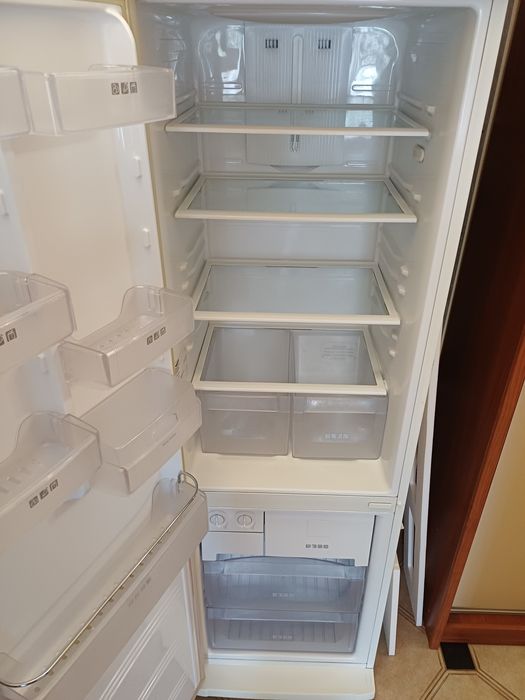 Холодильник продам Samsung