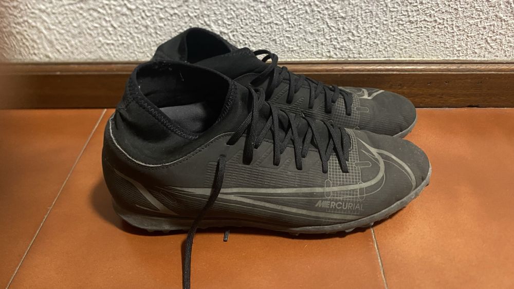 Lote de sapatilhas e chuteiras