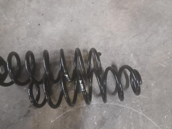 Mola de suspensão trás direita VOLKSWAGEN Passat (3C2)
