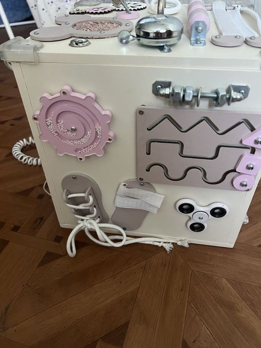 Детские игруши Бизикуб