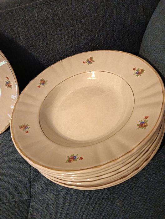 Conjunto de cerâmica /  loiça: 9 pratos antigos Vintage*