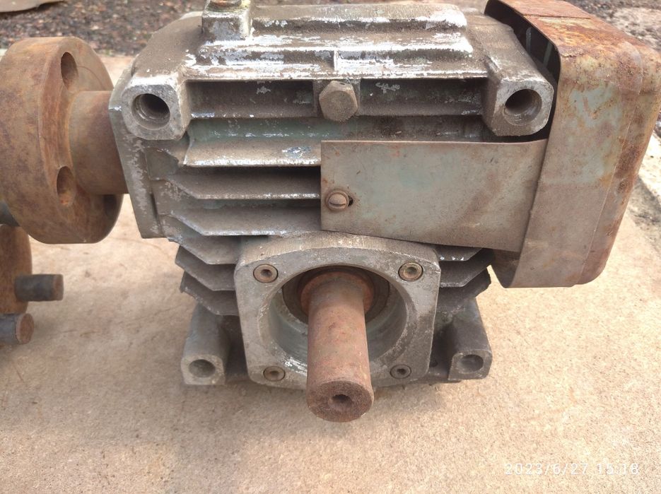 Продам электродвигатель и редуктор